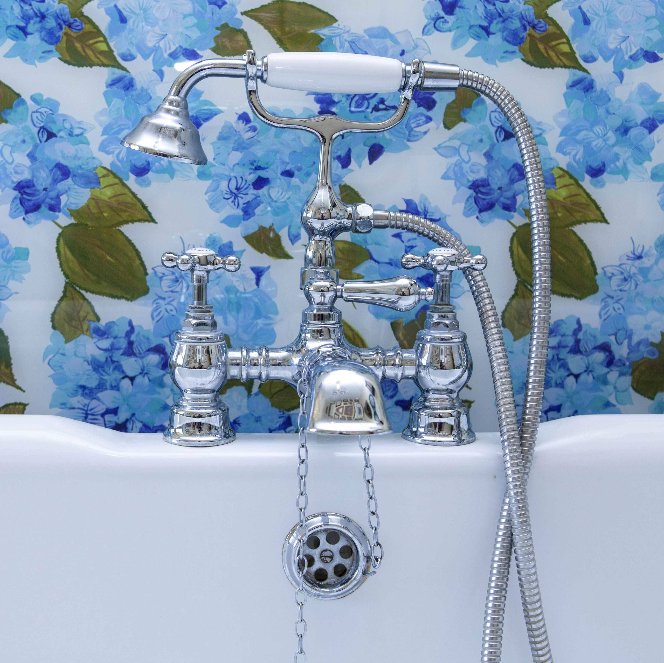 Emma-Britton-Decorative-Glass-Blue-&-White-Hydrangea-Bathroom-Splashback