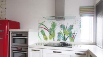 Bespoke Glass Splashback Glasgow featuring pineapples behind a hob