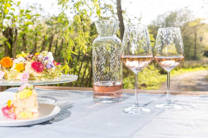 Emma-Britton-Glass-Carafe-2-Wine-Glass-Gift-Set