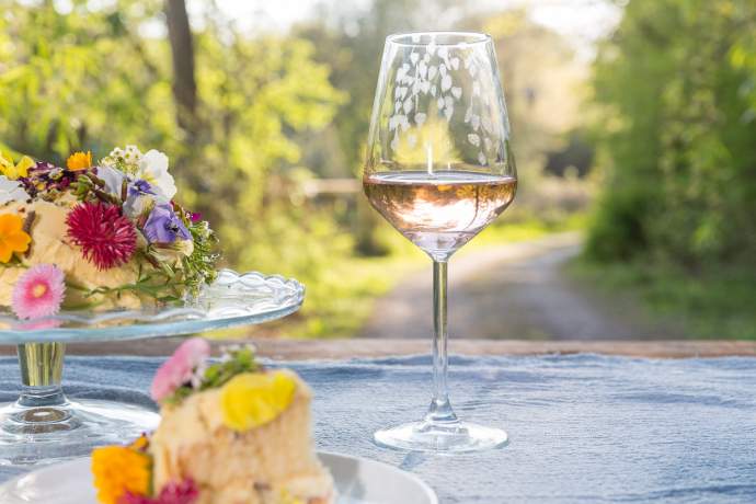 Emma-Britton-Decorative-Etched-Wine-Glass