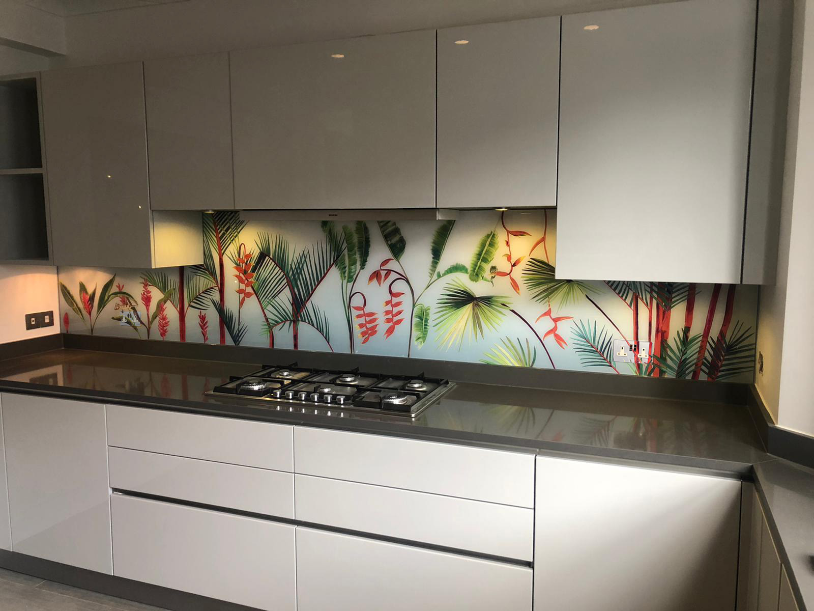 Use an Up-Stand with your Glass Splashback or not? - Emma Britton