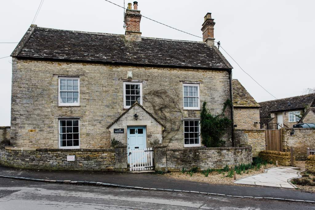 Emma Britton Decorative Glass Designer - Splashbacks for Country Kitchens Cotswolds