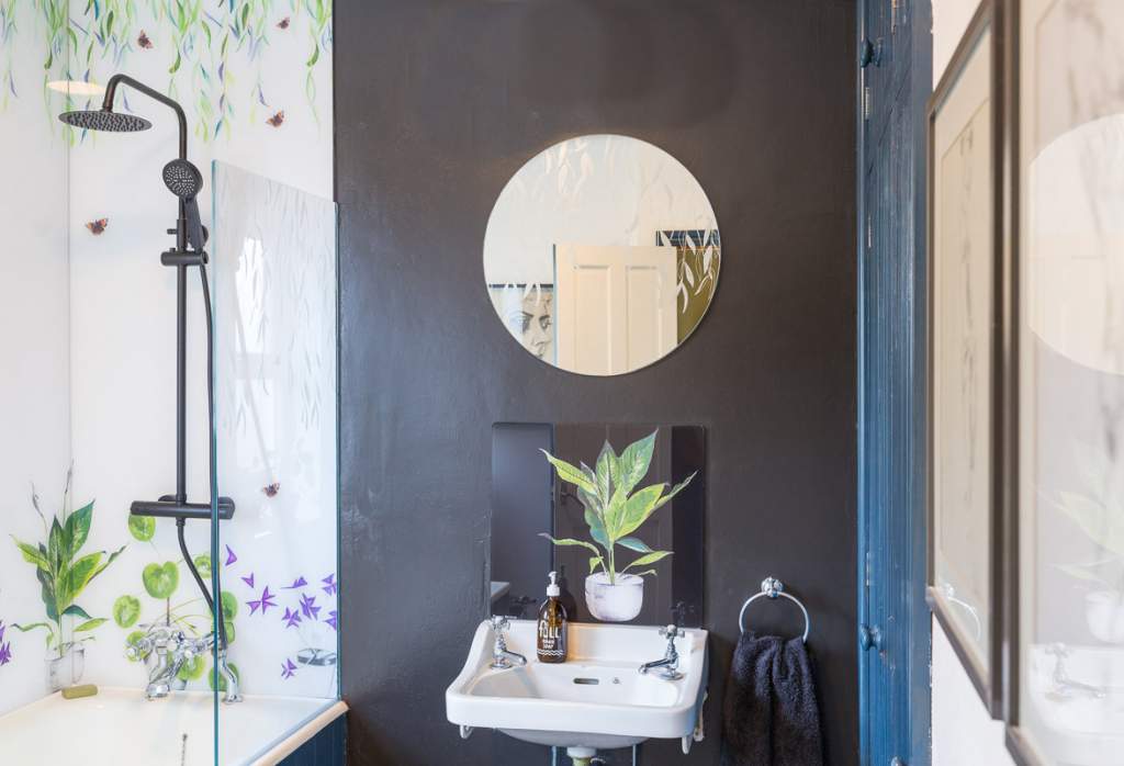 Emma Britton Decorative Glass Designer - Glasshouse Collection Period Bathroom - Plant Life in Black Splashback