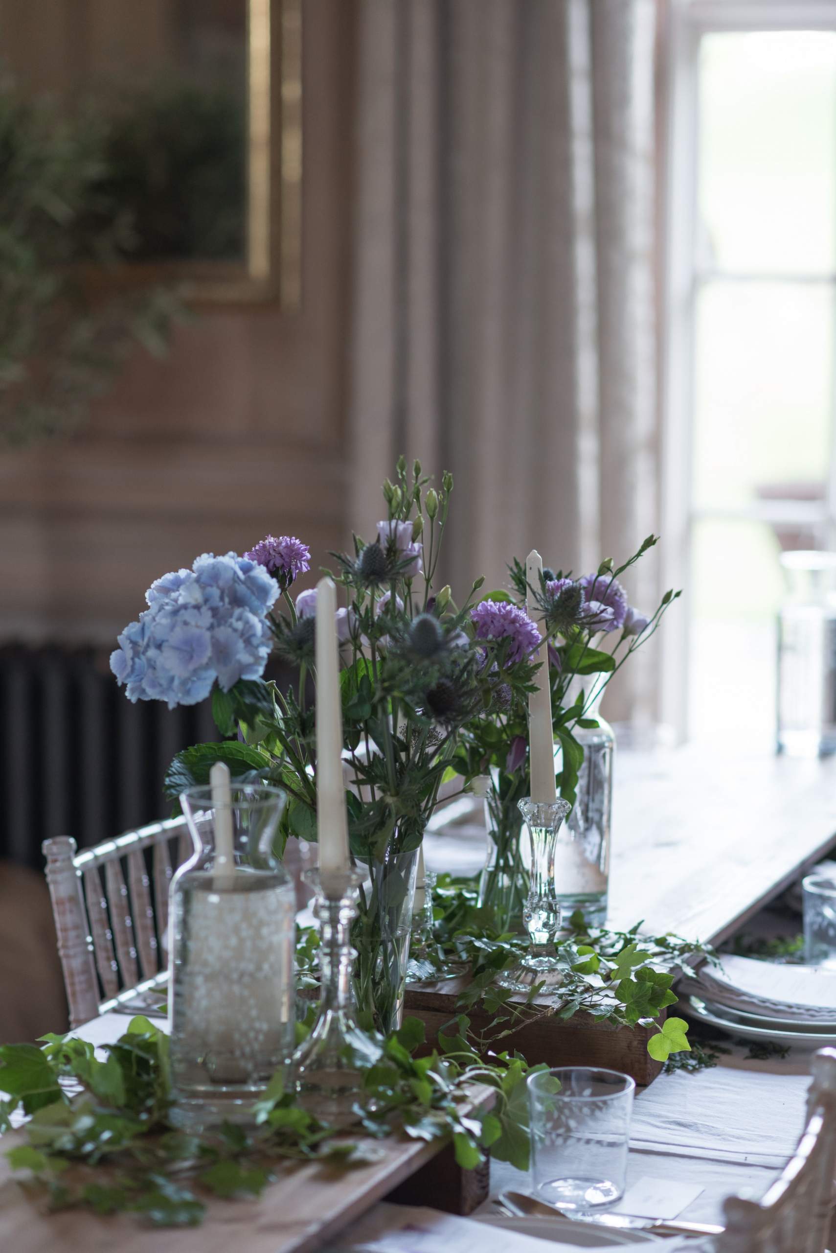 Coronation-Weekend-Hosting-Tips-Findon-Place-image-of-table-setting-with-glasswar-and-flowers