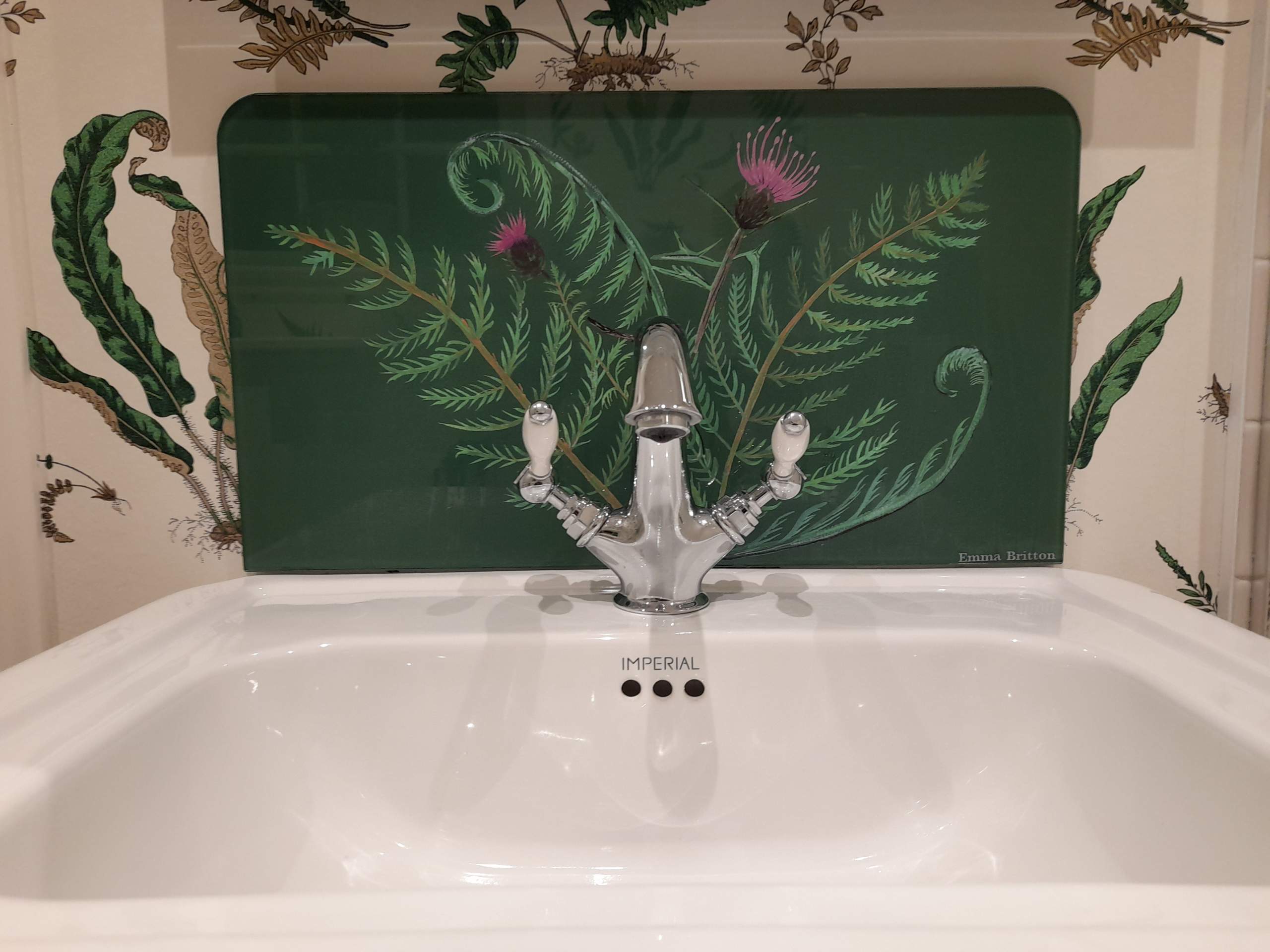 Splashback with fern design for sink