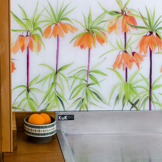 floral-splashback-by-Emma-Britton-Decorative-Glass-Designer-Sunset