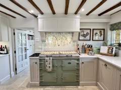 Emma-Britton-Decorative-Glass-Designer-Elegant-Glass-Splashback