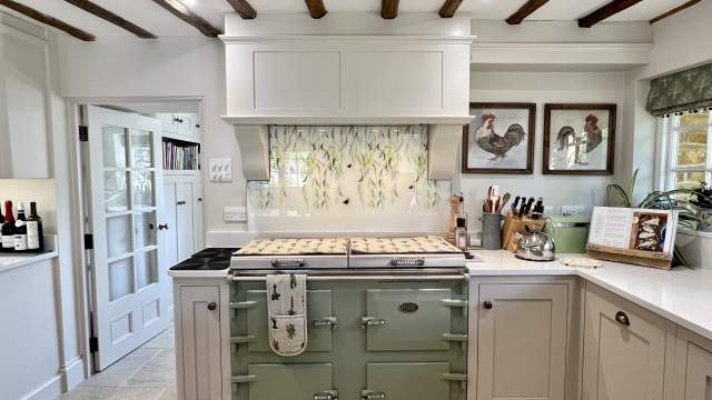 Emma-Britton-Decorative-Glass-Designer-Elegant-Glass-Splashback
