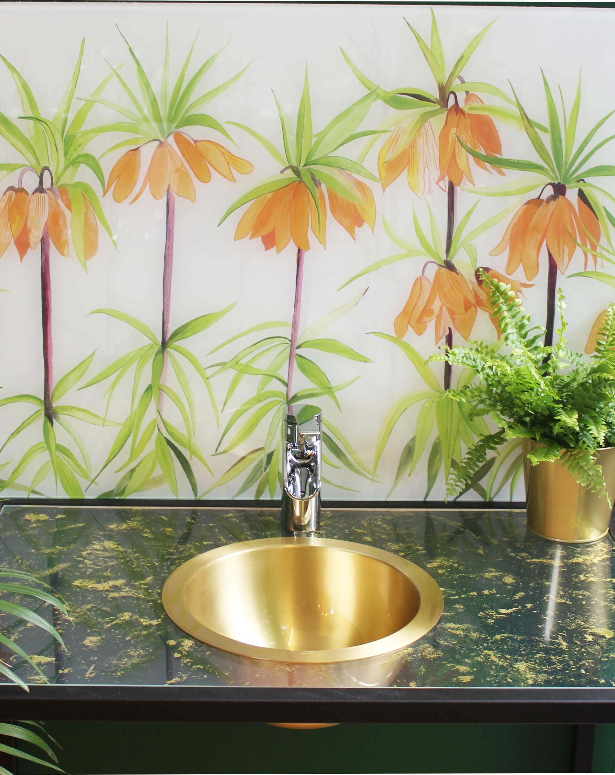 Emma-Britton-Easy-Bathroom-Decorating-Ideas-with-Sunset-Splashback