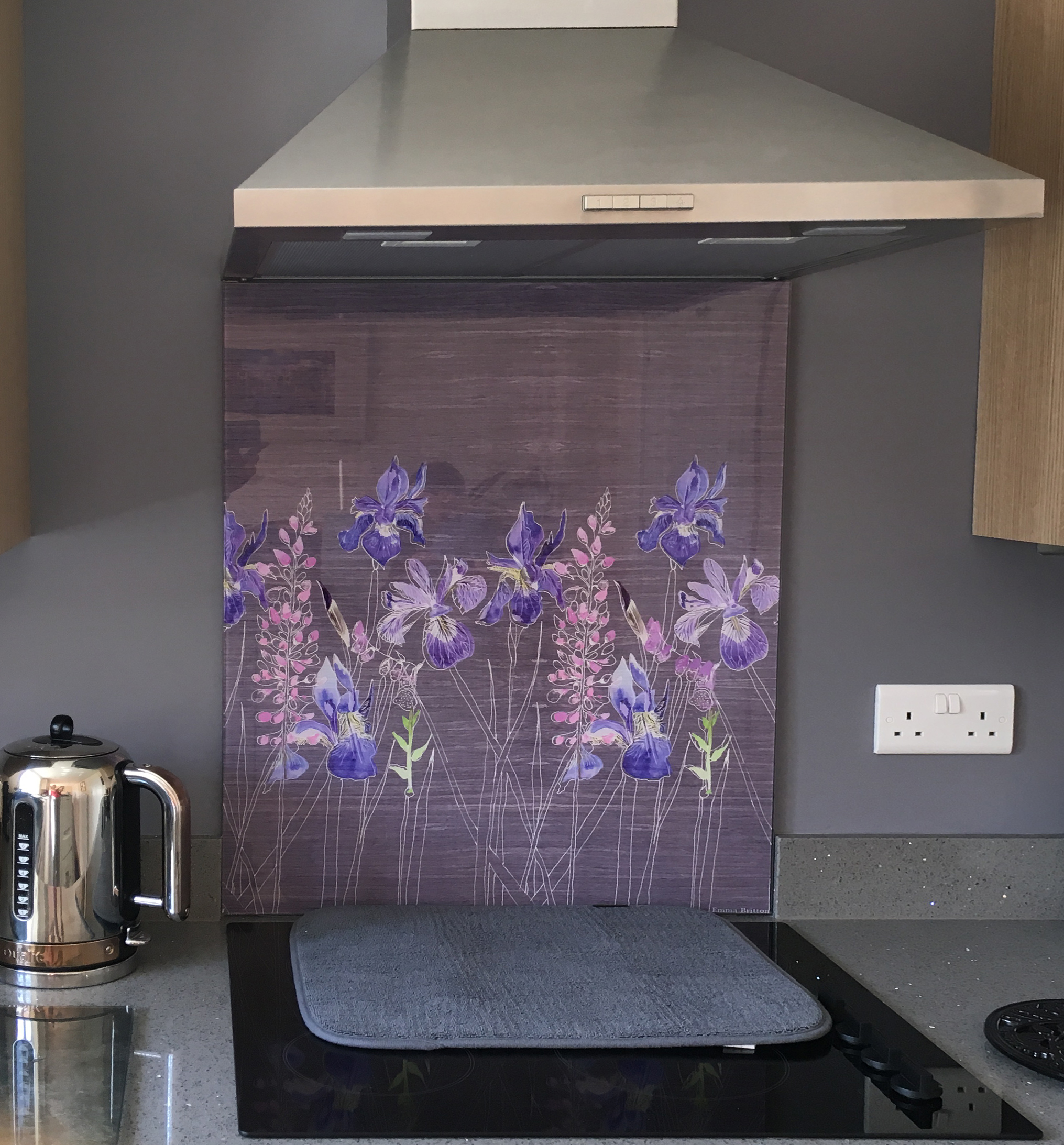 Watercolour in Grey Splashback Hob Hob-splashback-with-upstand