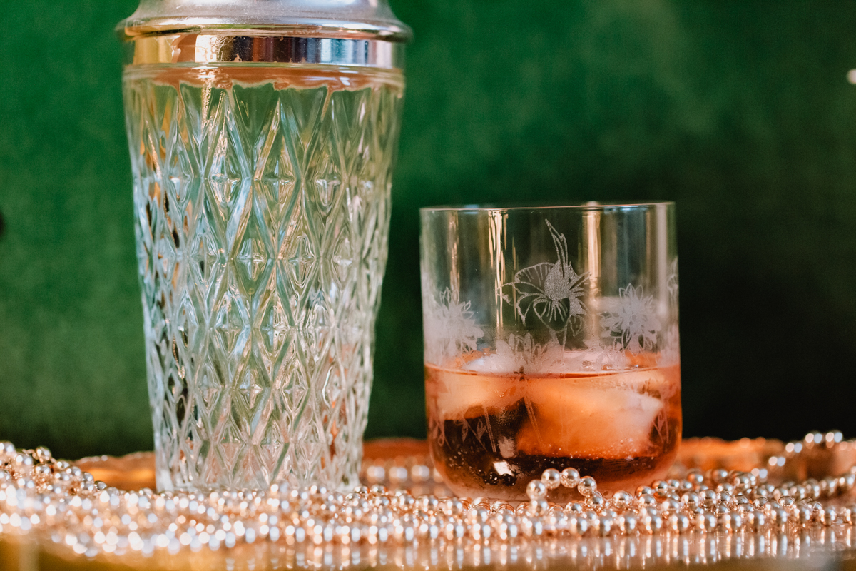 Emma-Britton-Sophisticated-Table-Setting-with-Exotic-Floral-Glassware